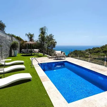Lujo Con Piscina Climatizada,jacuzzi,playa Privada Вилла Тосса-де-Мар